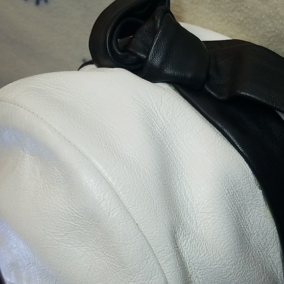 Christian Dior 'Miss Dior' 1960's Vintage Leather White and Black Mod Cloche Hat - Picture 13 of 14